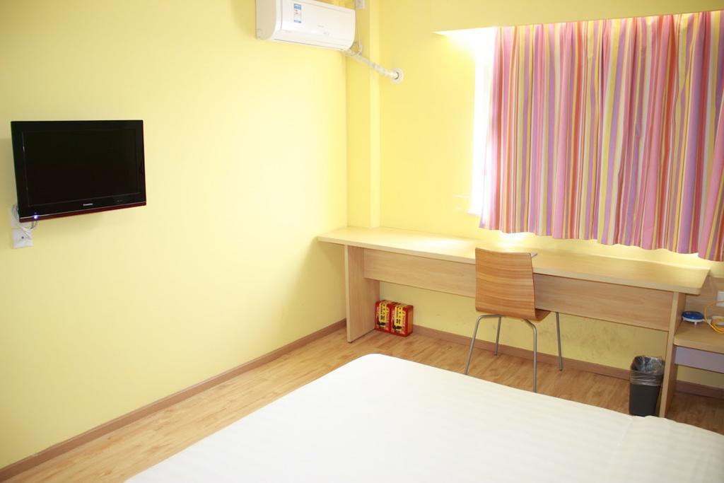 Hotel 7Days Premium Chongqing Hongqihegou Esterno foto